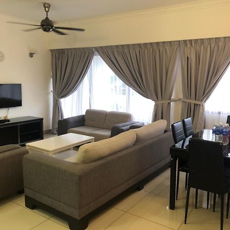Beach Resort 7 Home Stay Sri Sayang Apartment Batu Ferringhi 3Bedroom Dış mekan fotoğraf